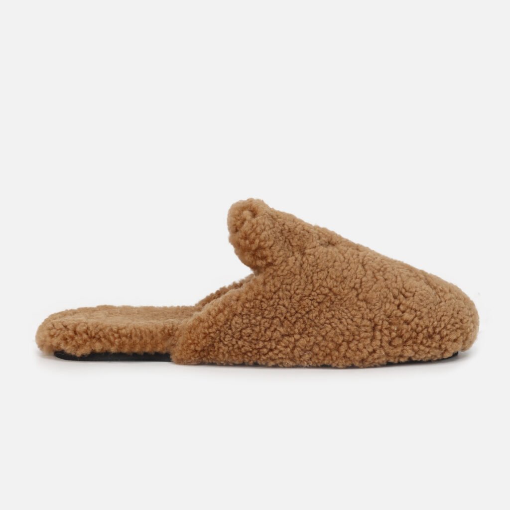 Plush shearling slippers with custom embroidery options (names/logos) and adjustable fit for personalized use.