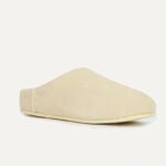 Customizable lining options (shearling/fleece) for camel suede closed-toe slippers, personalized warm shoes