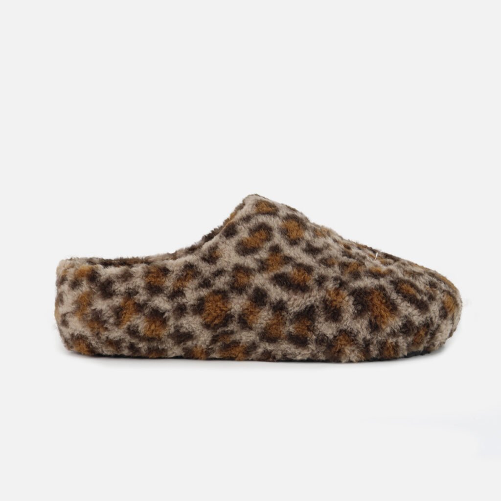 Custom-made leopard print fuzzy mules: soft plush upper, tailored sizing for warm, stylish indoor/outdoor wear