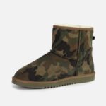 Thick warm men's mid-tube snow boots with camouflage pattern, non-slip sole, suitable for couples to wear in winter.