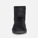 Tailored black snow boots crafted with premium horsehair fabric, plush lining, and custom-fit for cozy winter style.