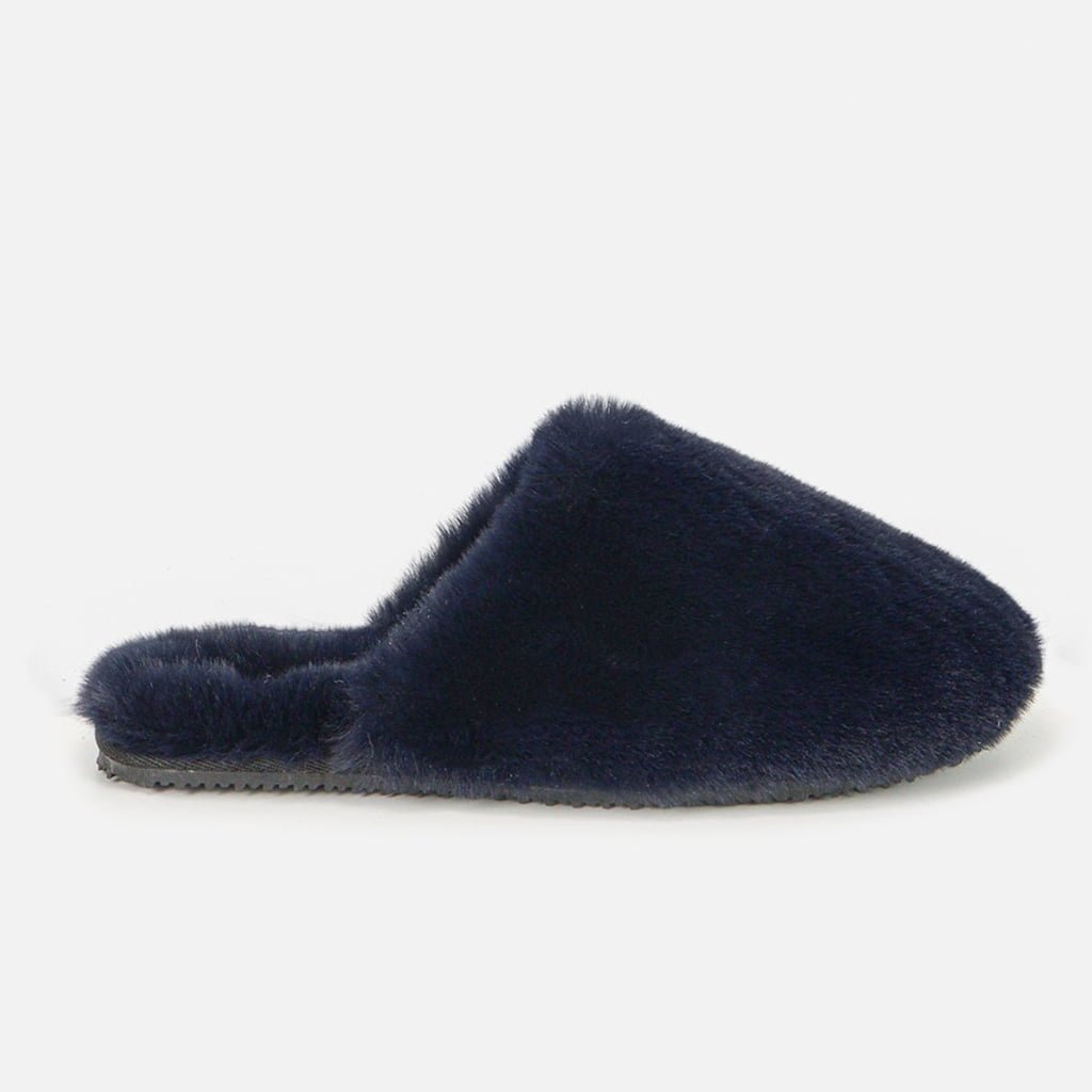 Navy blue fluffy indoor slippers, plush fur material, lightweight non-slip sole, ideal for cold-weather comfort.