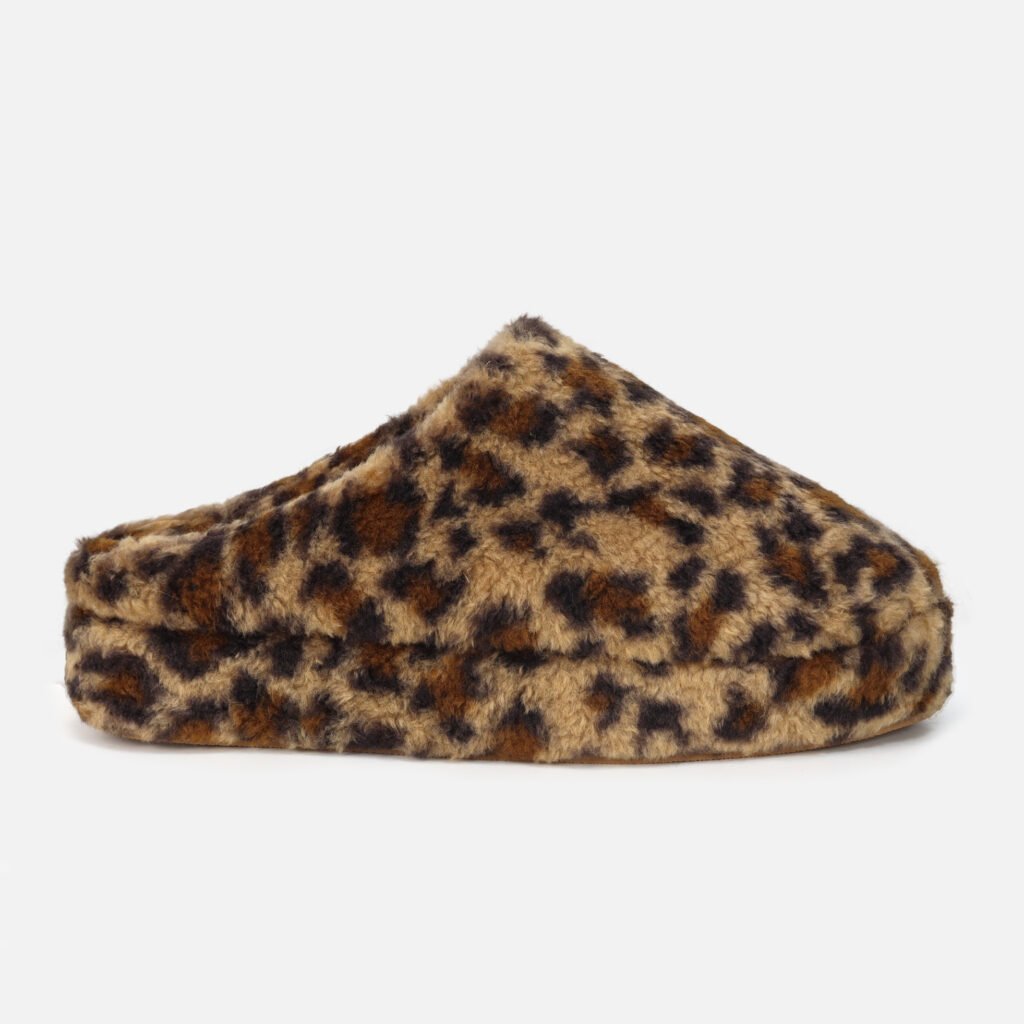 Warm indoor house shoes in a bold leopard print, made of plush material for comfort.