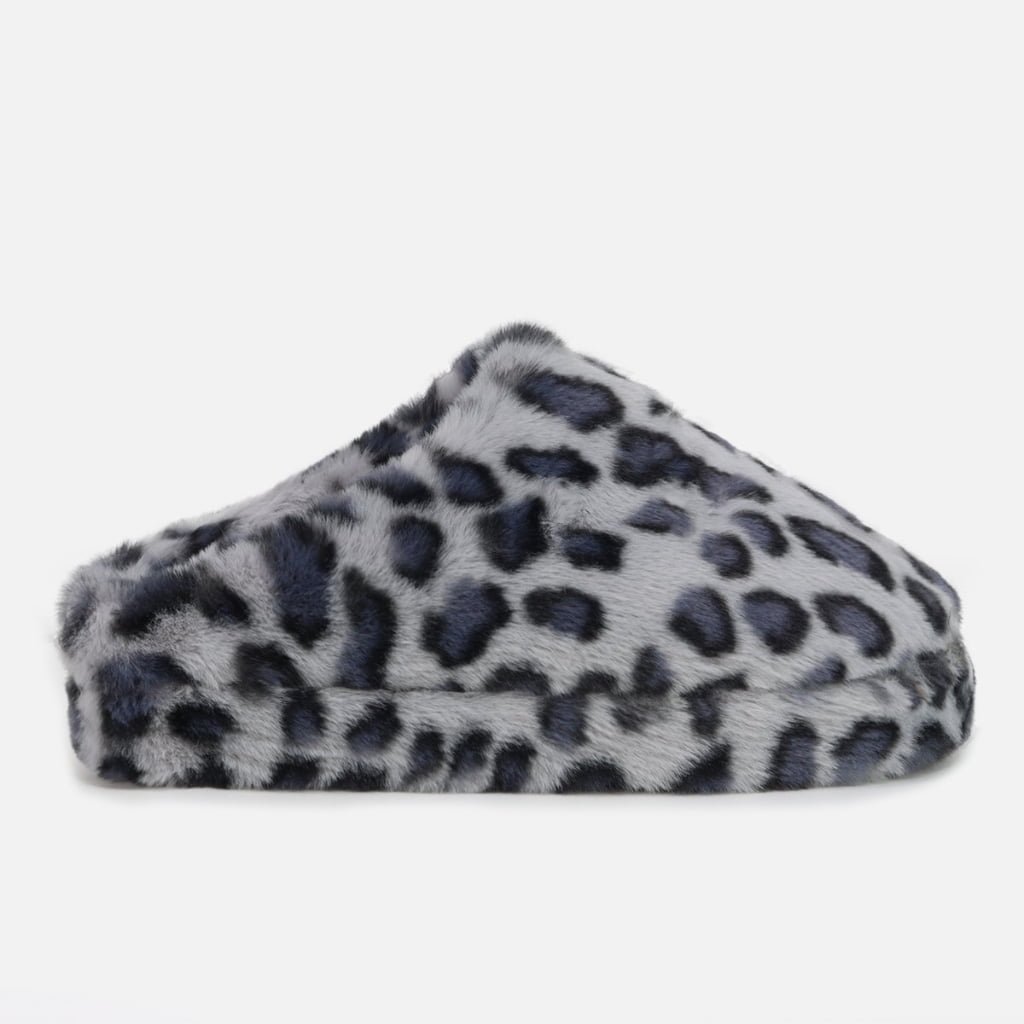 Custom gray leopard fluffy slippers with OEM/ODM support, soft plush material, closed-toe style, tailored for branded home footwear lines.
