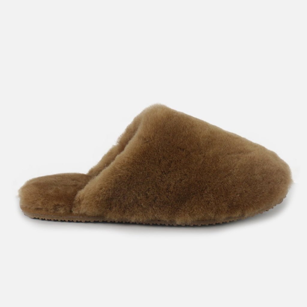 Custom-made brown sheepskin fluffy slippers—OEM/ODM available, soft genuine sheepskin upper, slide design for personalized home comfort.