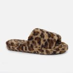 Tailored leopard-print slide slipper made of plush faux shearling fur, featuring a custom-fit structure for comfort.