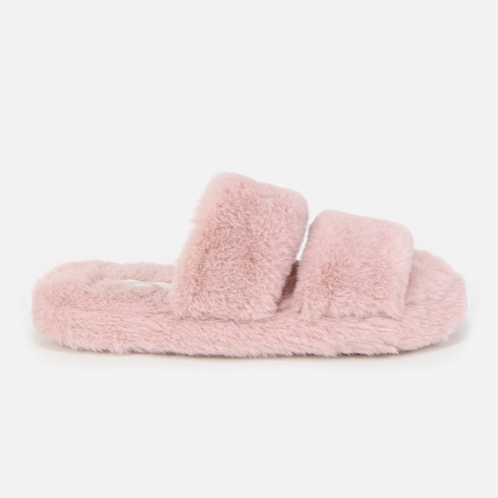 Custom-tailored pink plush slides: fluffy texture, double straps, tailored to your feet.