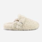 Custom-tailored cream sheepskin slippers: adjustable buckle design, soft texture, tailored to your feet.